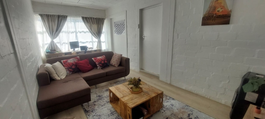 To Let 2 Bedroom Property for Rent in Guldenland Western Cape